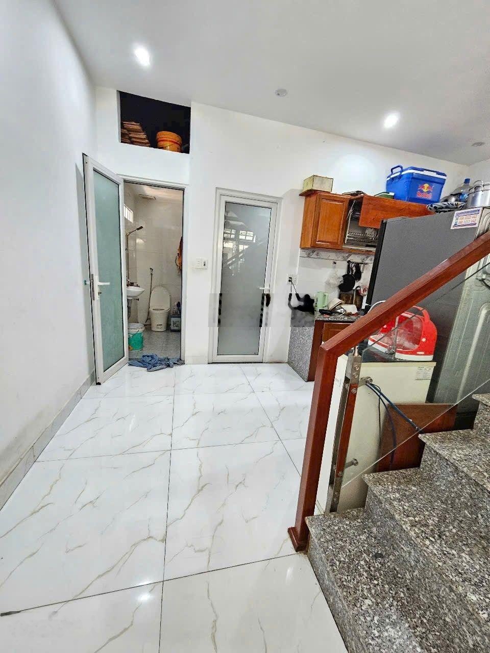 Bán nhà 3 tầng, kiệt 2m5 Trương Định. Công năng: 5p ngủ, 2WC, diện tích: 60m2, ngang 5m