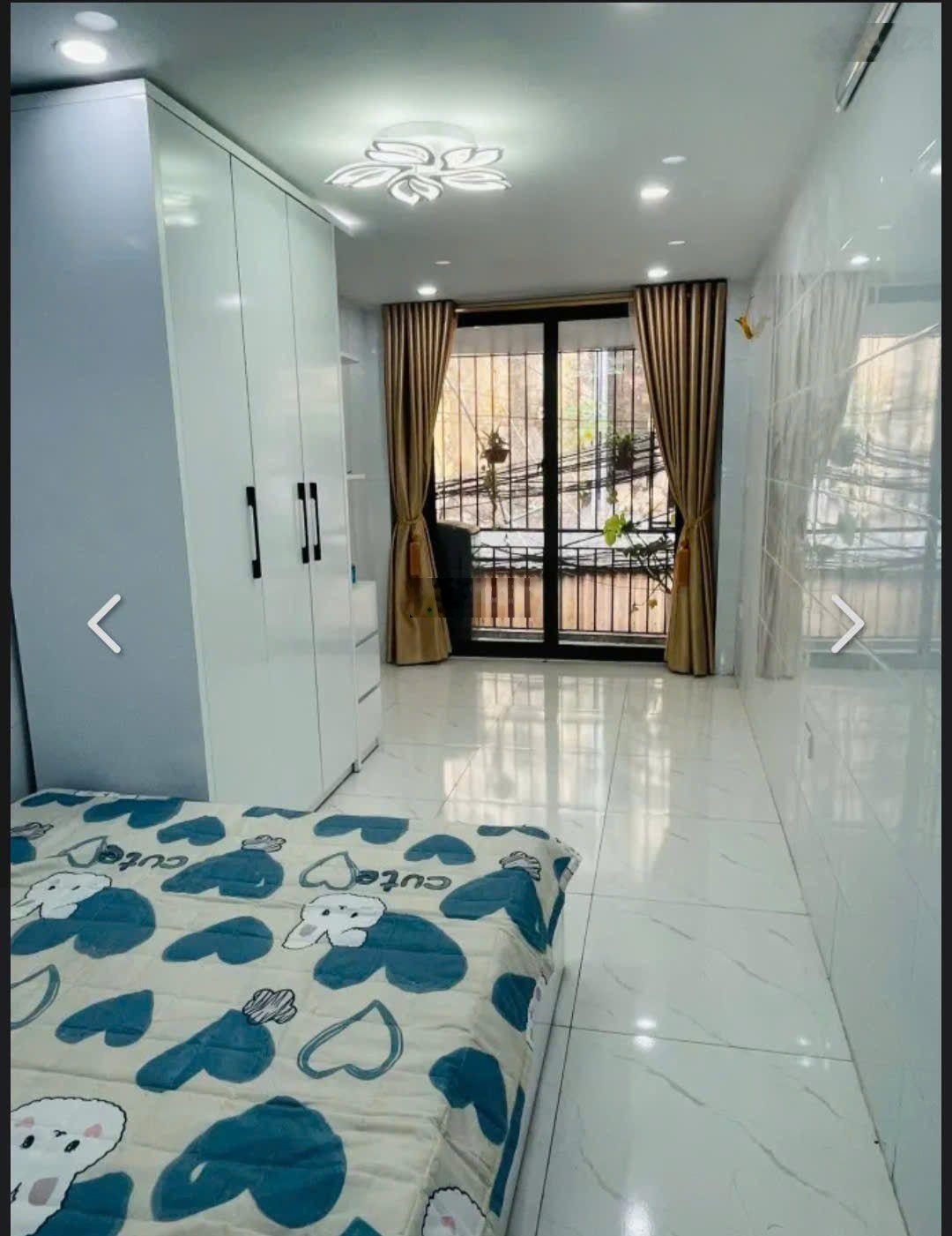 Bán nhà riêng 2 tầng 23m2, ngay chợ, ô tô đỗ cửa