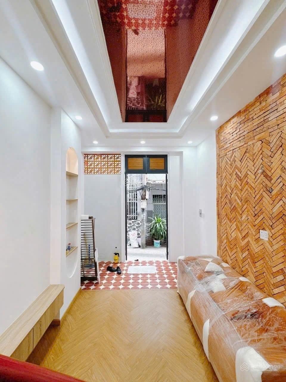 Nhà đẹp Khánh Hội Q4 - 40m2 - 5 tầng đúc - không QH - chỉ 6.35 tỷ