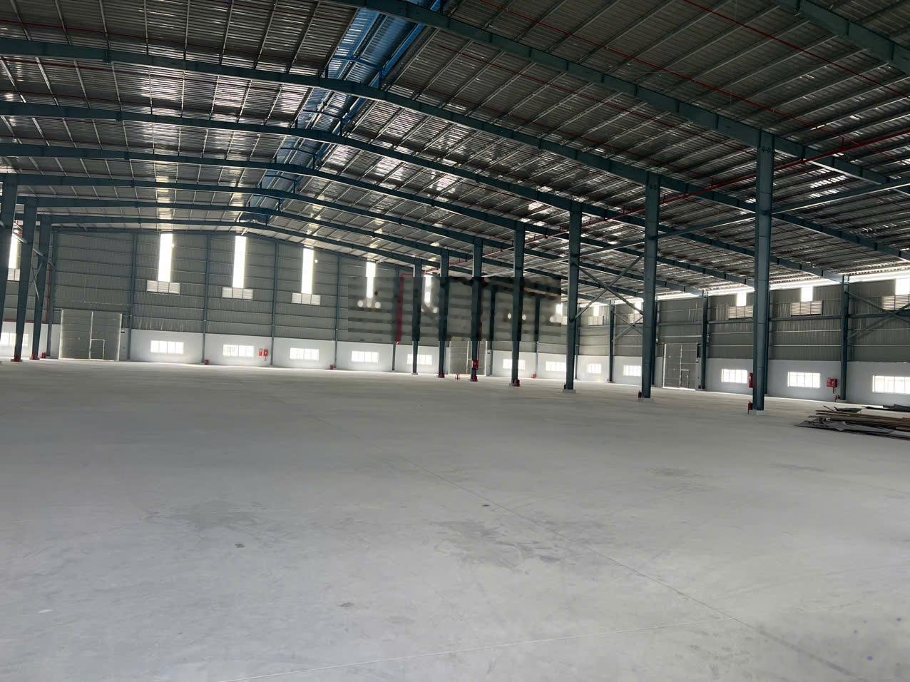 Cho thuê 5 nhà kho xưởng 2000m2, 4000m2, 5167m2 gần KCN Châu Đức, gần cảng cái mép Phú Mỹ 1