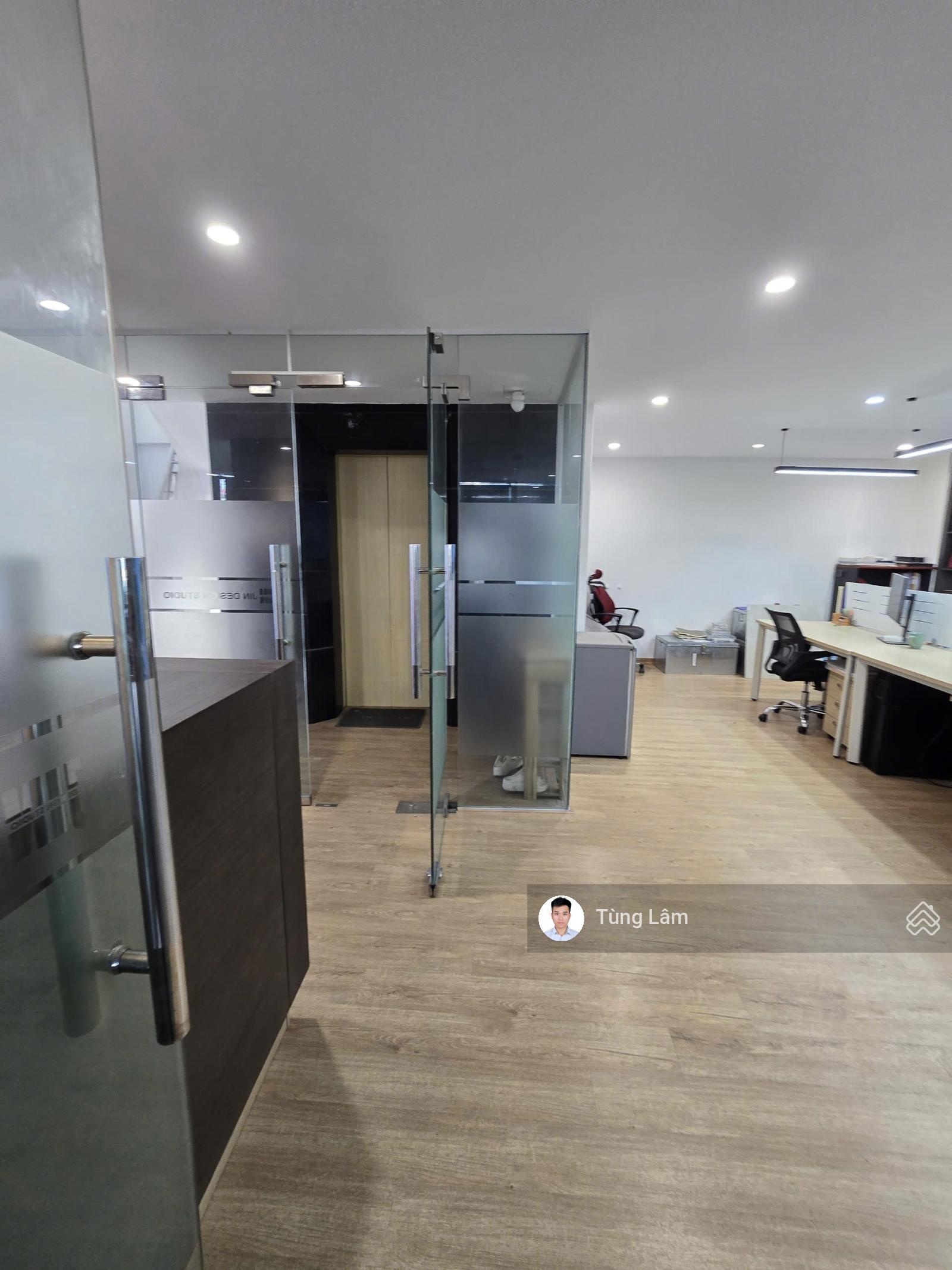Cho thuê 175m2 văn phòng phố dịch vọng chỉ 22tr/tháng