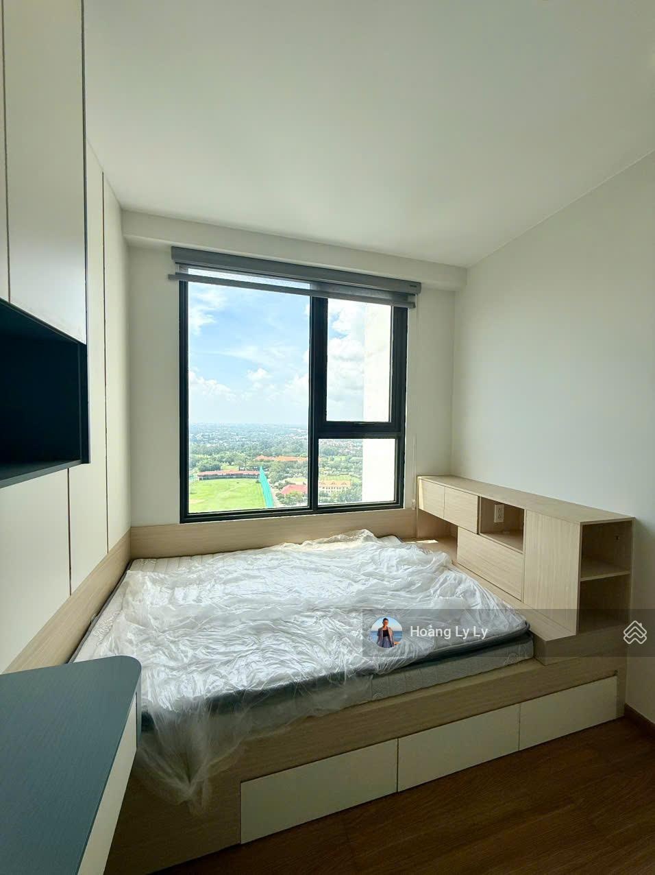 Cho thuê căn hộ 3 phòng ngủ full đẹp xịn view hoa hậu cc The Emerald Golf View