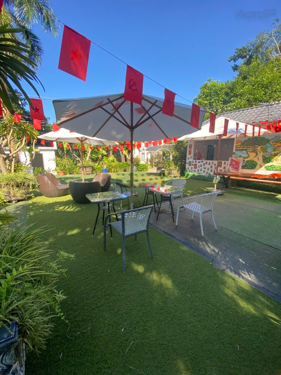 Đất Yên Bài cách TT Hà Nội khoảng 38km, sẵn khuân viên nghỉ dưỡng-bể bơi-khu vui chơi đầy đủ sẵn KD