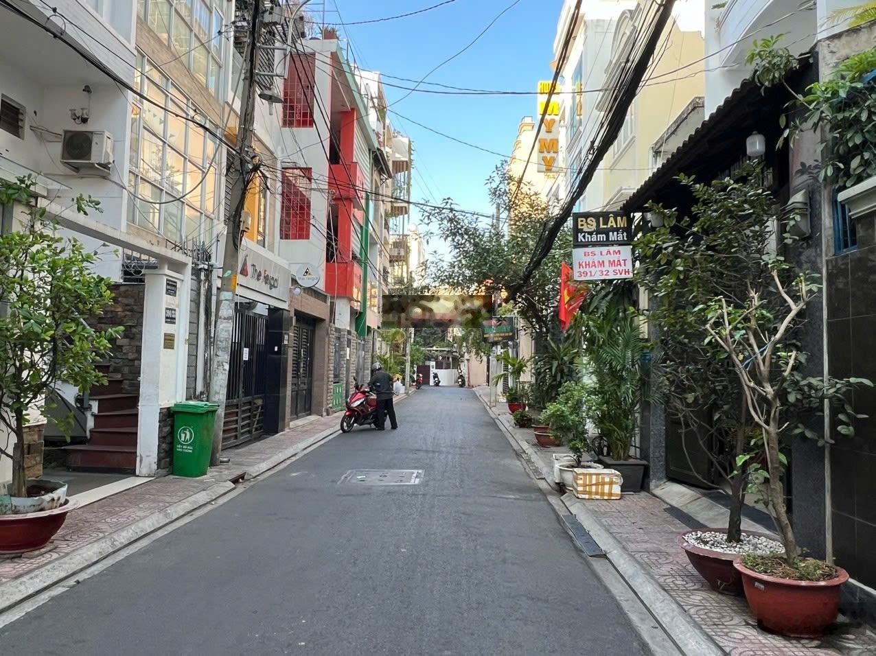 Bàu Cát - 6x16m - 4 tầng ốp kính có thang máy