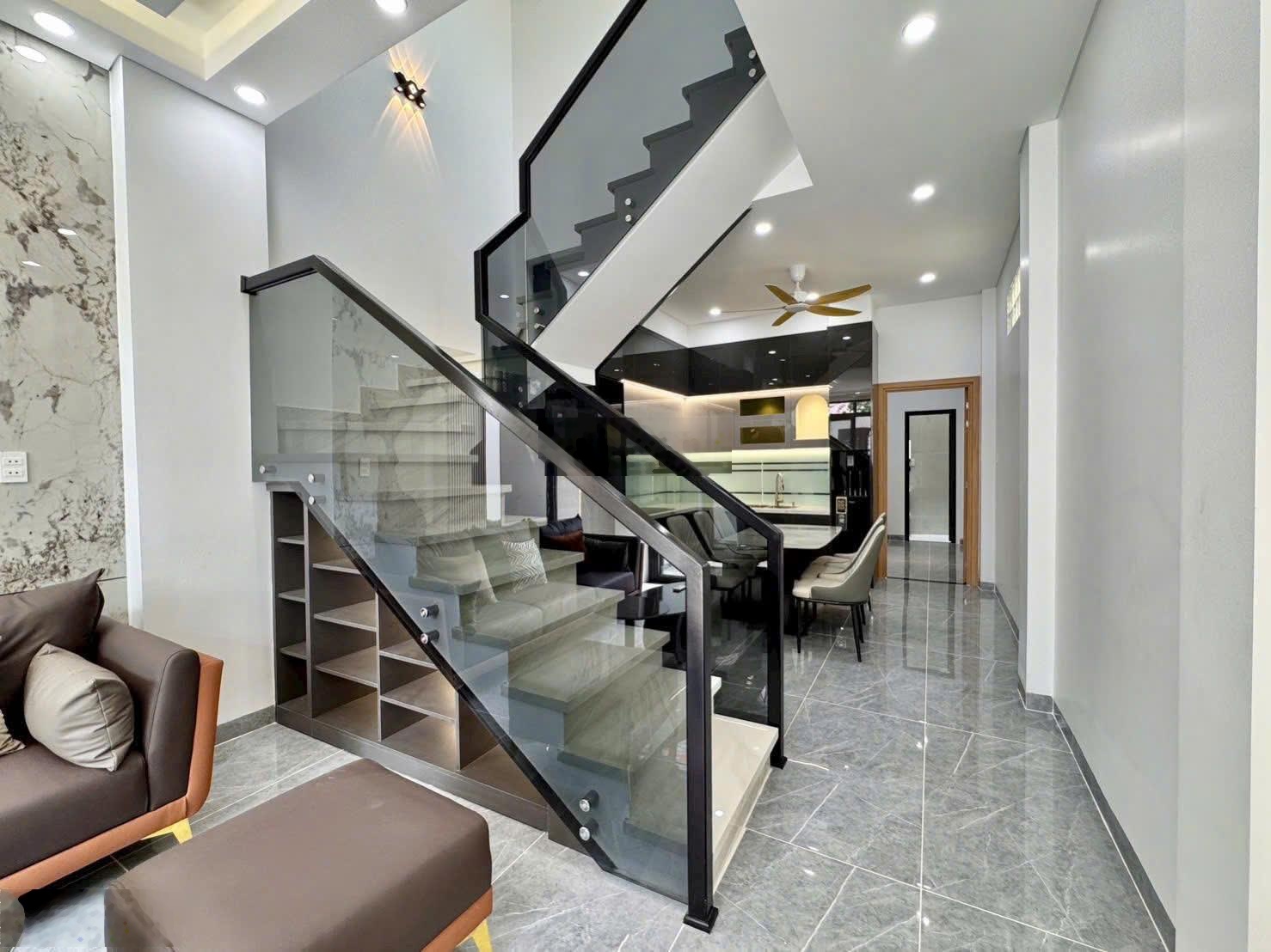 Nhà phố 1 trệt 1 lầu ngay cây xăng Đức Hưng, đường Đồng Khởi, ngay chợ thuận tiện kinh doanh