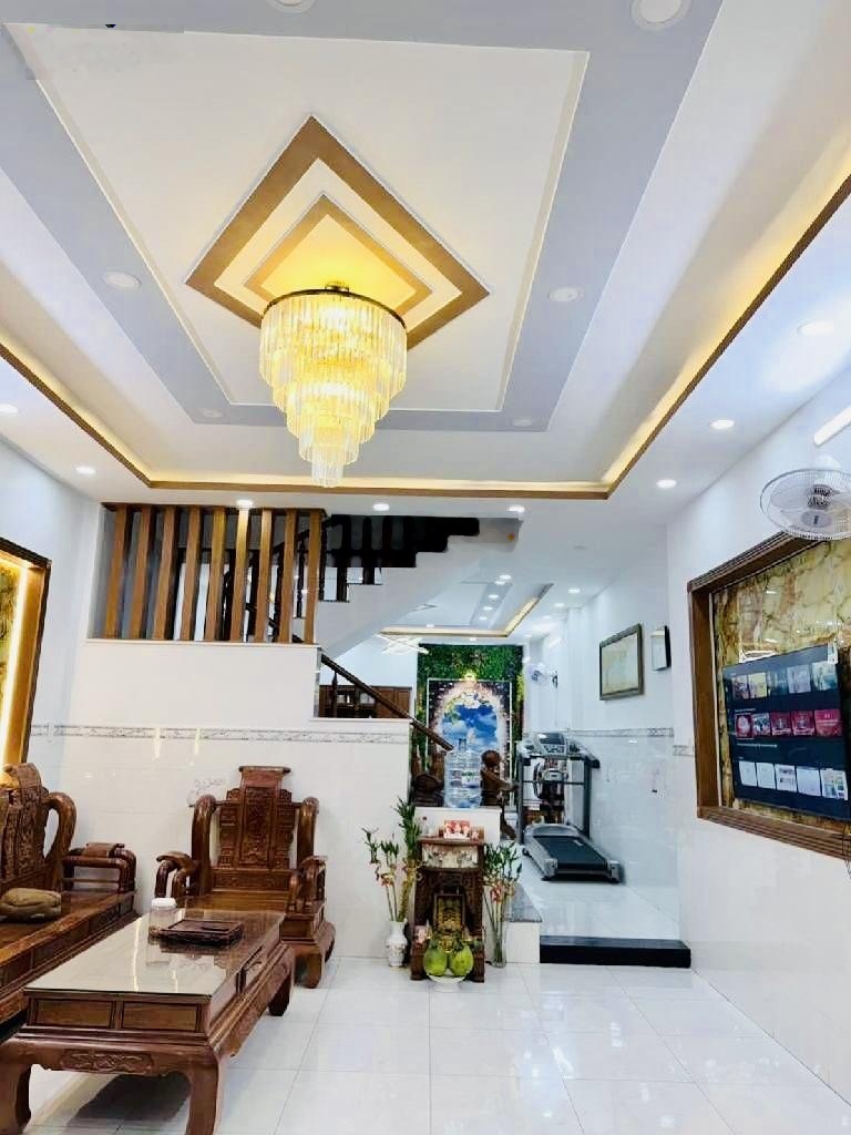 Nhà đẹp 90m2 ngang 5m 3 tầng hẻm 4m ngay Emart 2 chỉ 8 tỷ TL