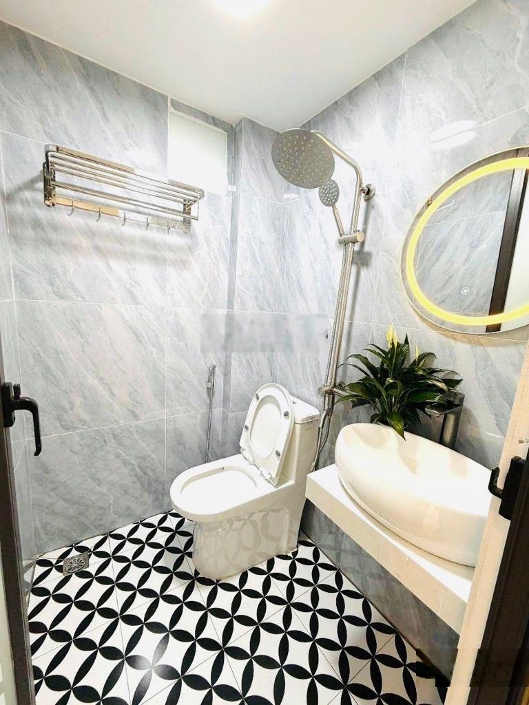 Vừa tiền, nhà mới chỉ 5 tỷ có nhà 4 tầng phố Bạch mai, về ở luôn.