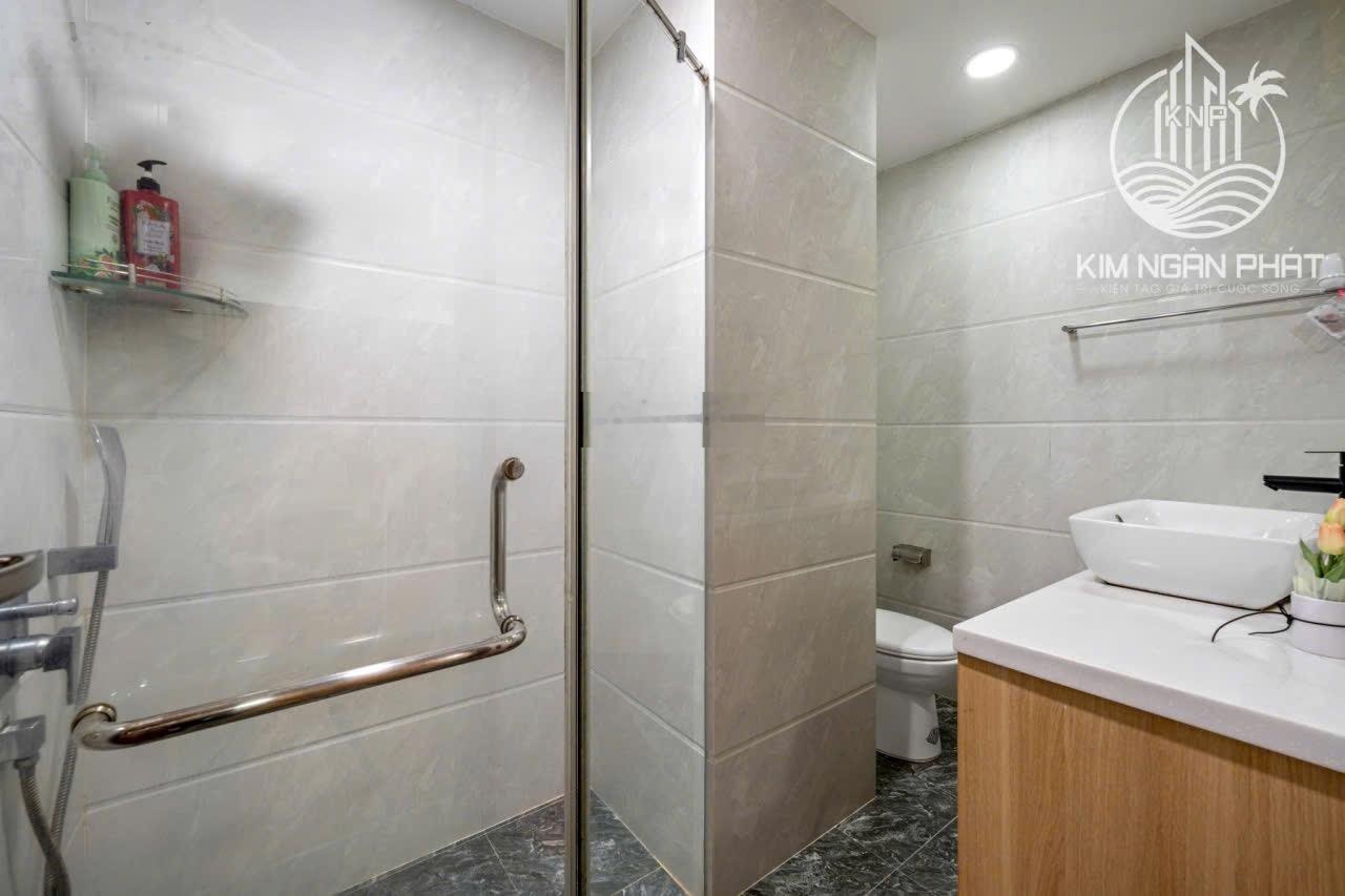 Bán gấp căn hộ 2 PN, 2WC, cách biển Mỹ khê 100m, giá 3,2 tỷ, siêu rẻ. Chính chủ