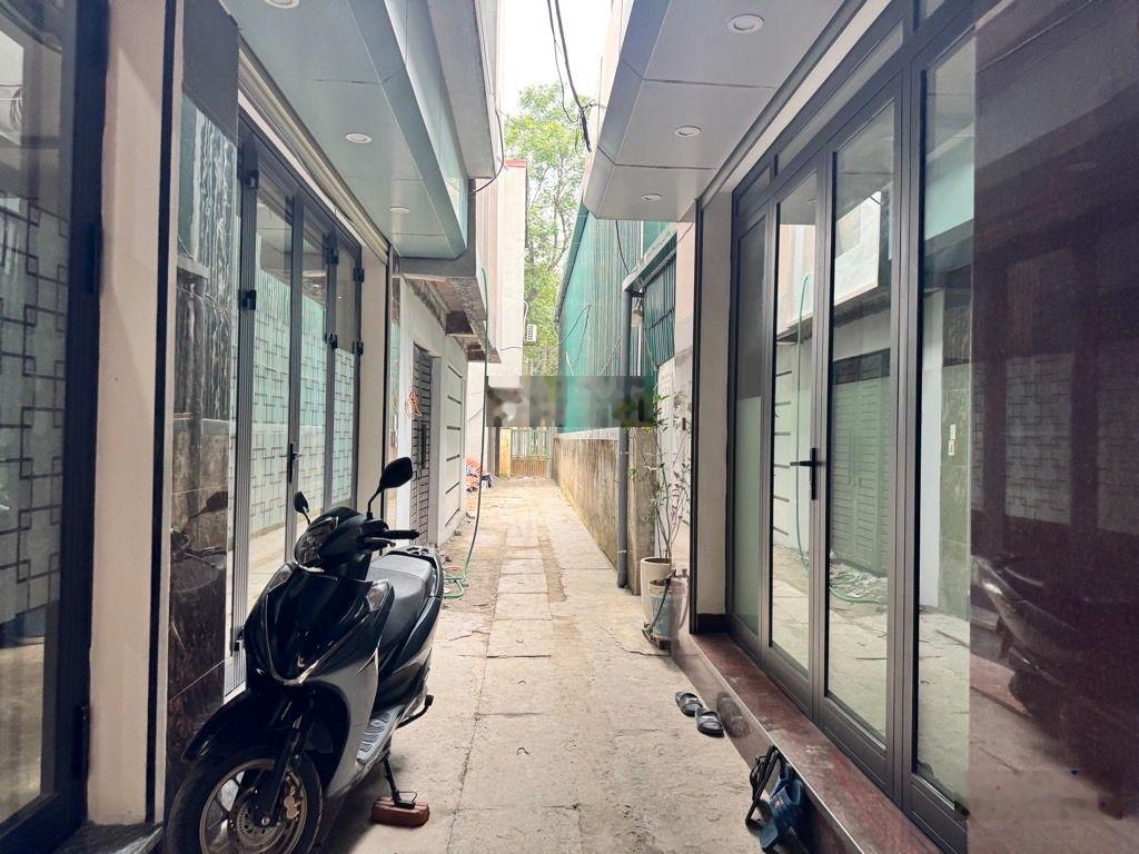 Đất Tân Phong- 10m ra ô tô tránh- toàn nhà đẹp xung quanh-vuông đẹp- 6,95 tỷ