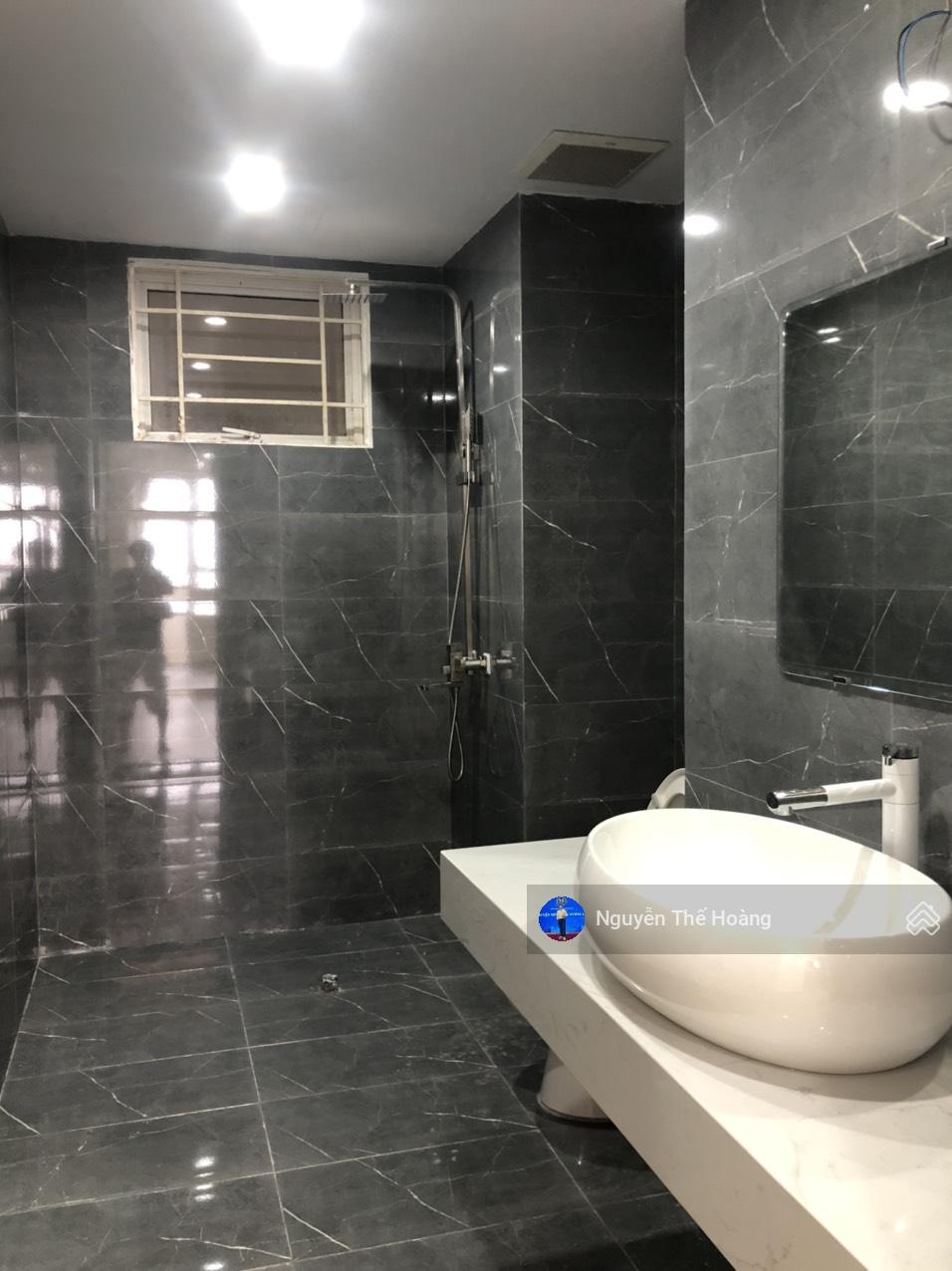 Giá thật, bán CH 3N - 2WC tòa C14. Tầng trung BC thoáng, nội thất cơ bản, vào ở luôn, giá 65tr/m2