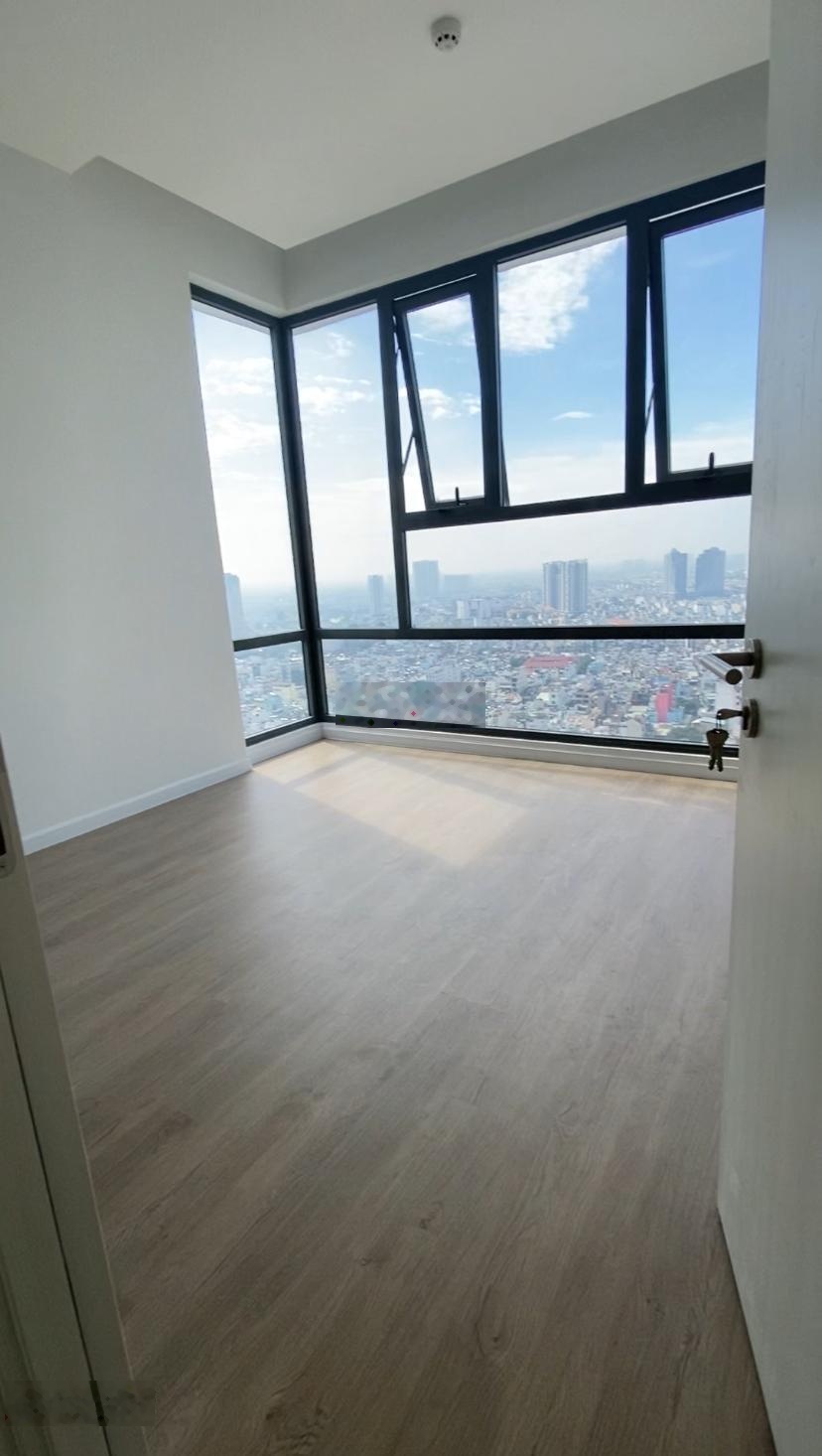 Chính chủ kẹt bank bán căn 3PN 90m2 7.15 tỷ ( VAT) tầng cao hướng nam. Nội thất CĐT. LH xem nhà.