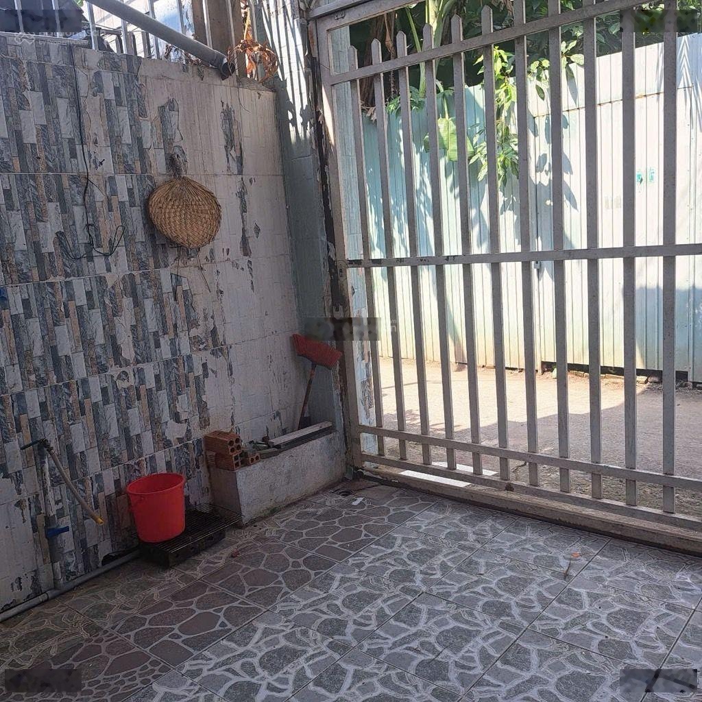 Nhà đường số, Long Trường, quận 9 - giá 4.1 tỷ. Diện tích: 83m2, ngang 4,95 m, dài 20.70m. = 90m2