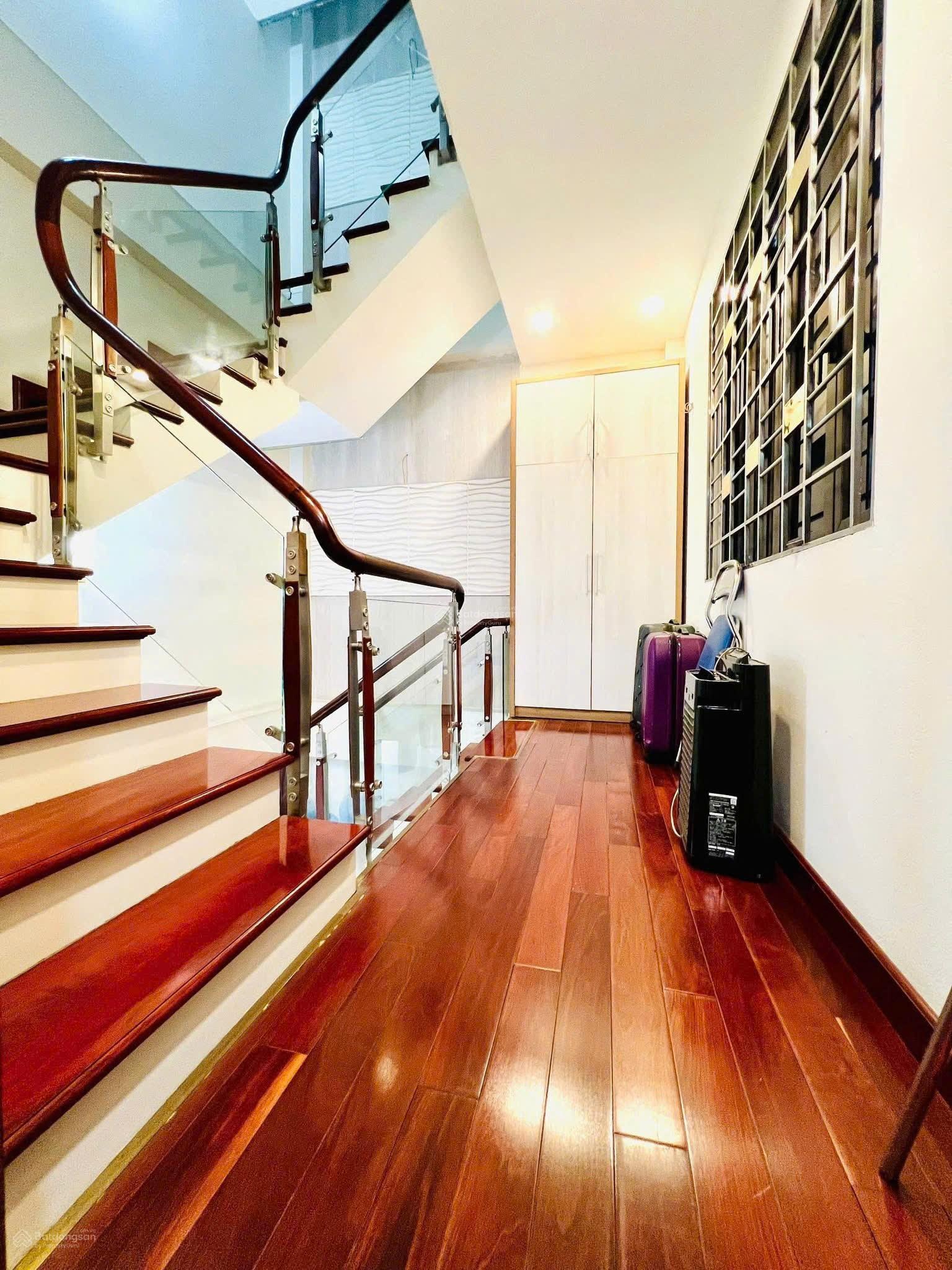 Phố vip Kim Mã Thượng. Ngõ kinh doanh, ba gác tránh, ra phố chỉ 70m, thoáng, KCBT, full NT, 52m2*6T