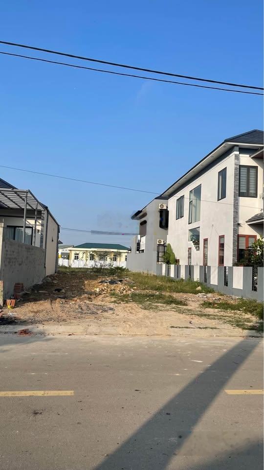 Bán đất trung tâm Đông Hà - 250m2 - mặt tiền 10m - gần chợ Đông Hà, cầu dây văng, 8.2 tỷ