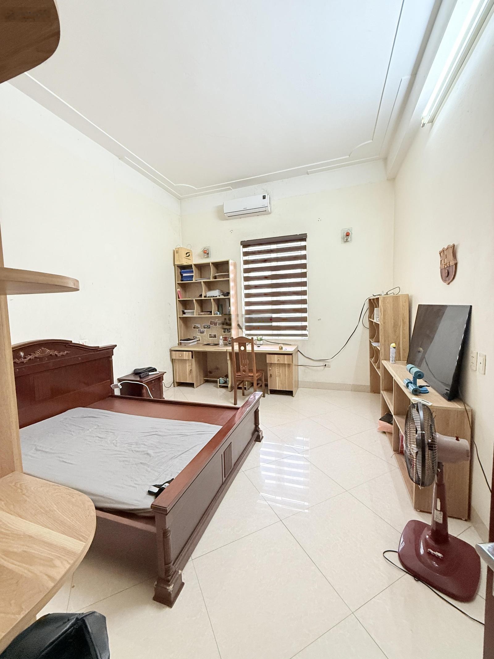 Bán nhà Việt Hưng gara 7 chỗ đường 6m 5 tầng, 10.8 tỷ rẻ lại cực hiếm tại việt hưng