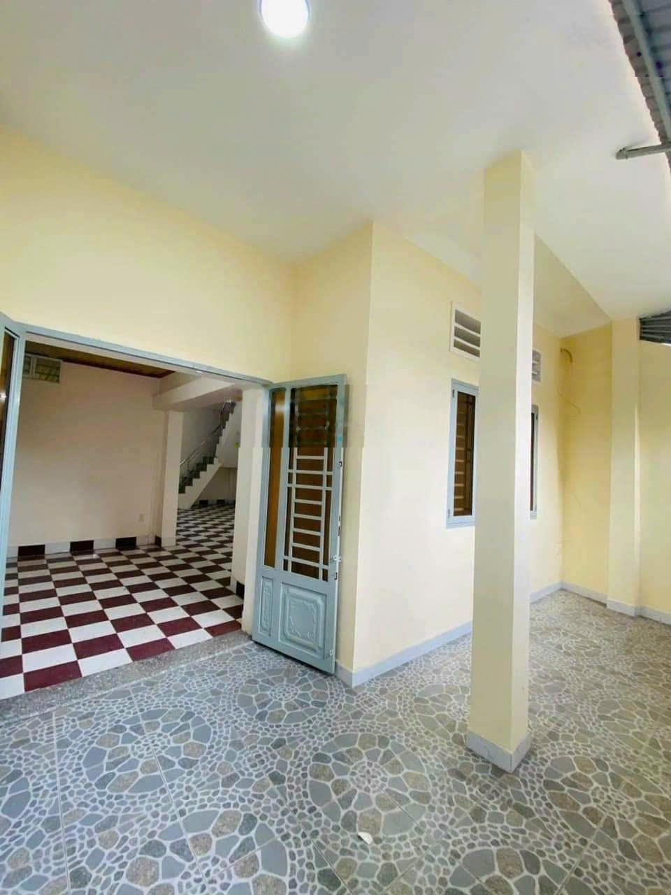 Bán nhà 1/ ngay chợ Thủ Đức 104m2 - ngang 6m - xây 2 tầng đúc BTCT - SHR - chỉ 4,6 tỷ