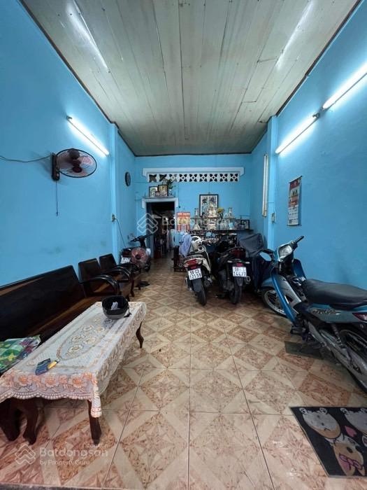 Gần cầu Ông Lãnh - 99m2 - 6tỷ300 TL - nở hậu - không quy hoạch - xe hơi tới nhà - nhà đất giá rẻ Q4