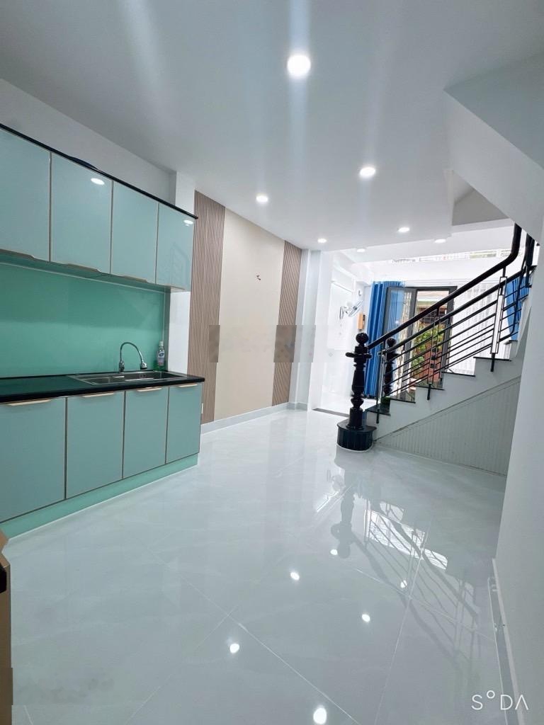 Kết cấu: 1 trệt 4 lầu (5 tầng kiên cố). 5 PN 4 WC BTCT