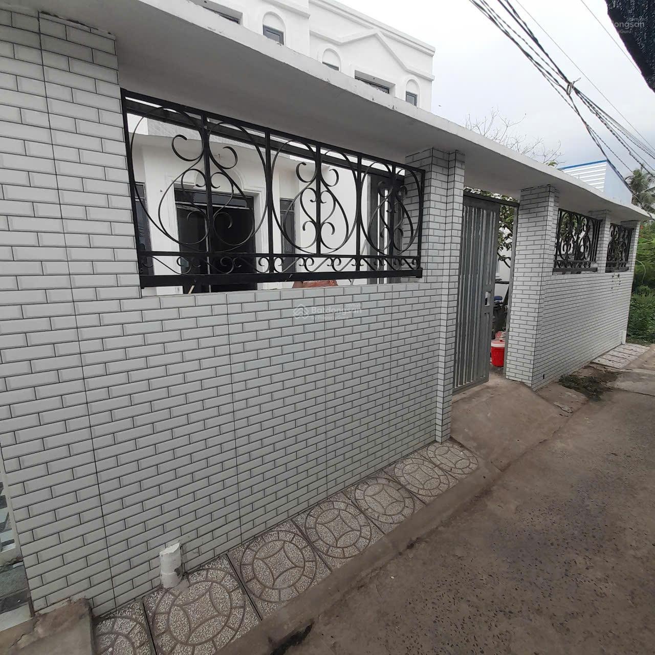 Nhà gần TT Bến Lức, 2 căn nhà đẹp, giá 3.8 tỷ