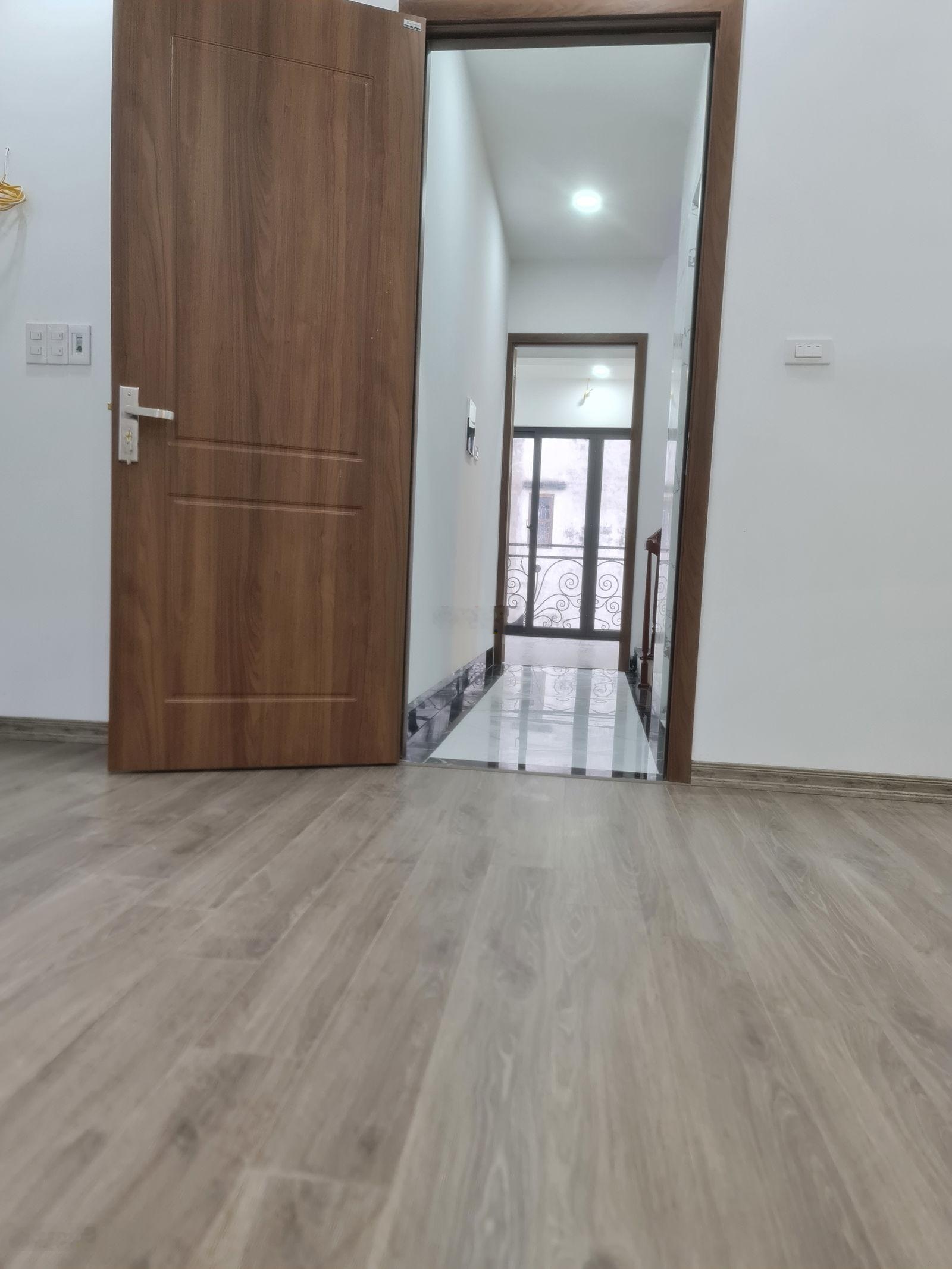 Bán tòa nhà 5 tầng ngay ngã tư bạch mai - trương định với minh khai mới kính koong có thang máy