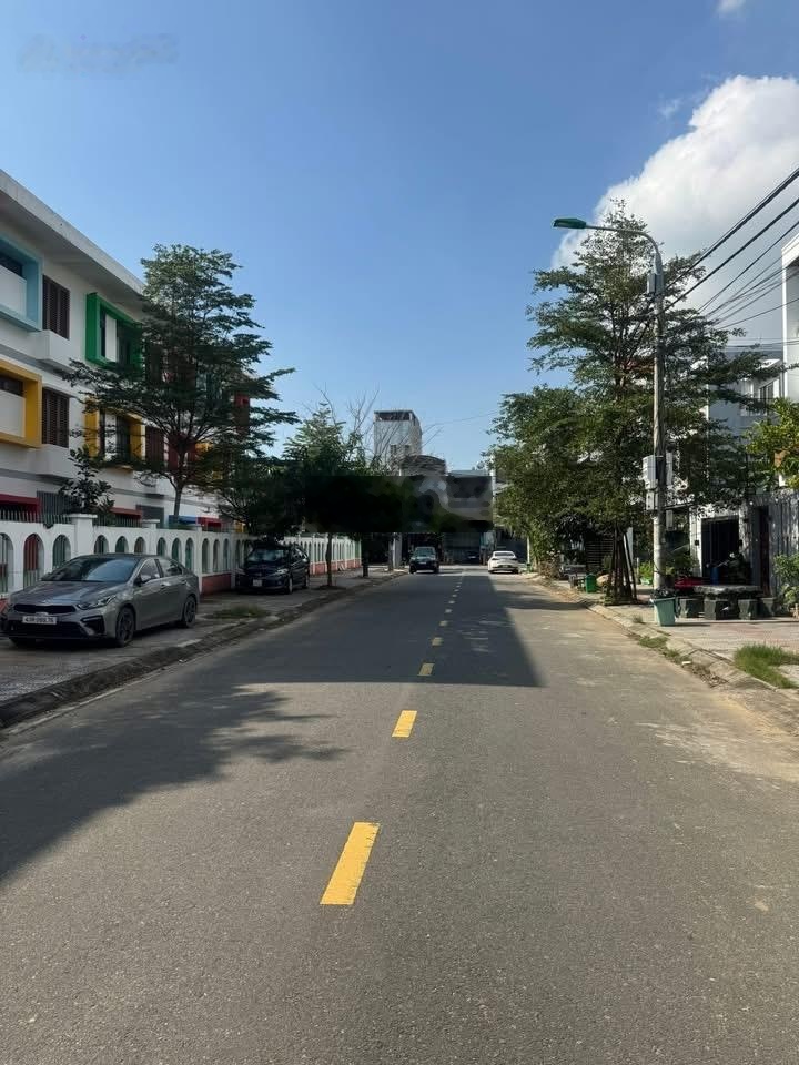 Cần bán lô đất đường ( 7,5m ) Bùi Vịnh - Gần Lê Đại Hành - Q. Cẩm Lệ - DT : 100 m2 -Giá tốt