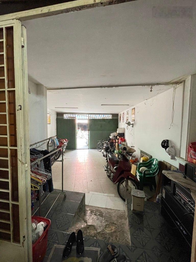 NHÀ MẶT TIỀN, KINH DOANH SẦM UẤT, GẦN CHỢ XÓM CỦI. Diện tích 88m2 5x19 công nhận đủ