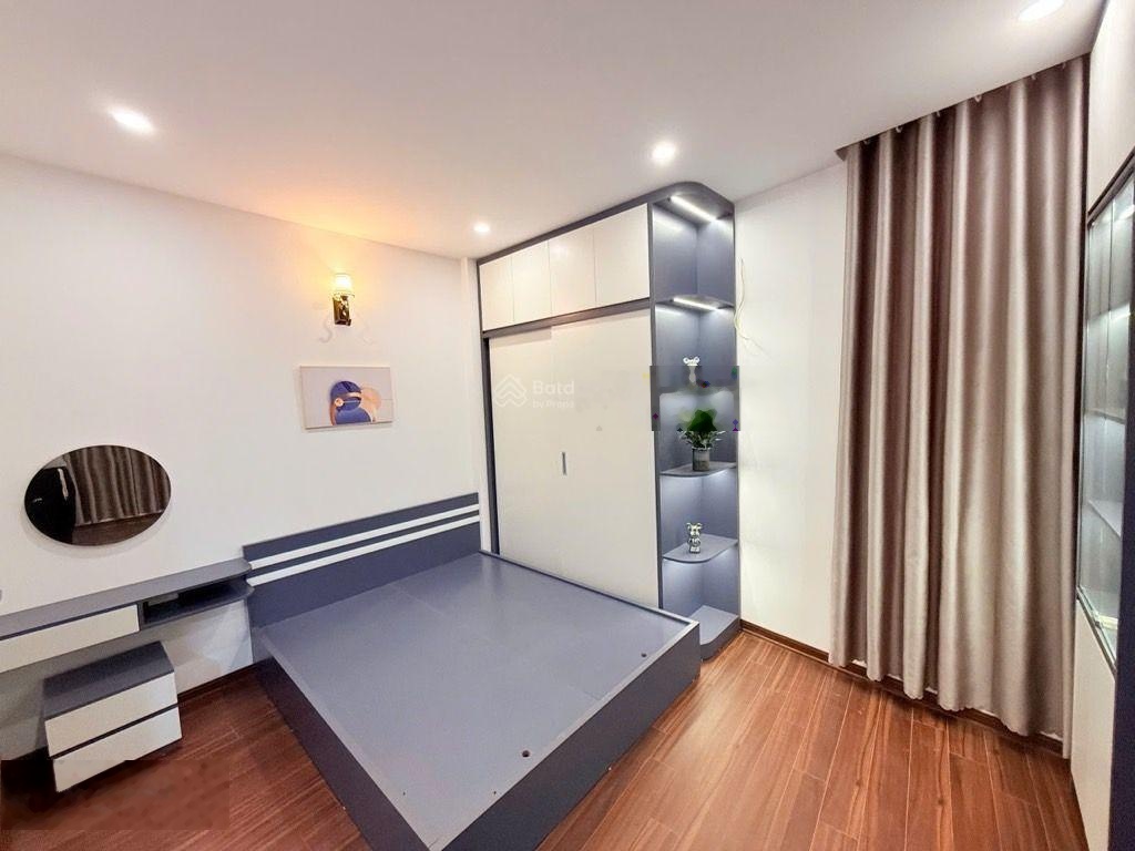 Khương trung .5 tầng .6.9 tỷ full nội thất . vài bước ra ôtô.gần chợ, trường các cấp