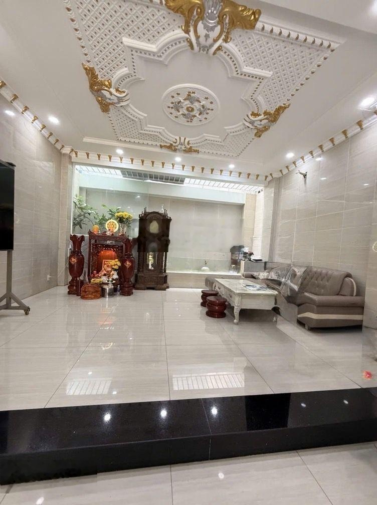 Nhà đẹp, hẻm xe hơi mã lò gần tên lửa 4 tầng ngang 5.55m hẻm thông 8,6 t.ỷ