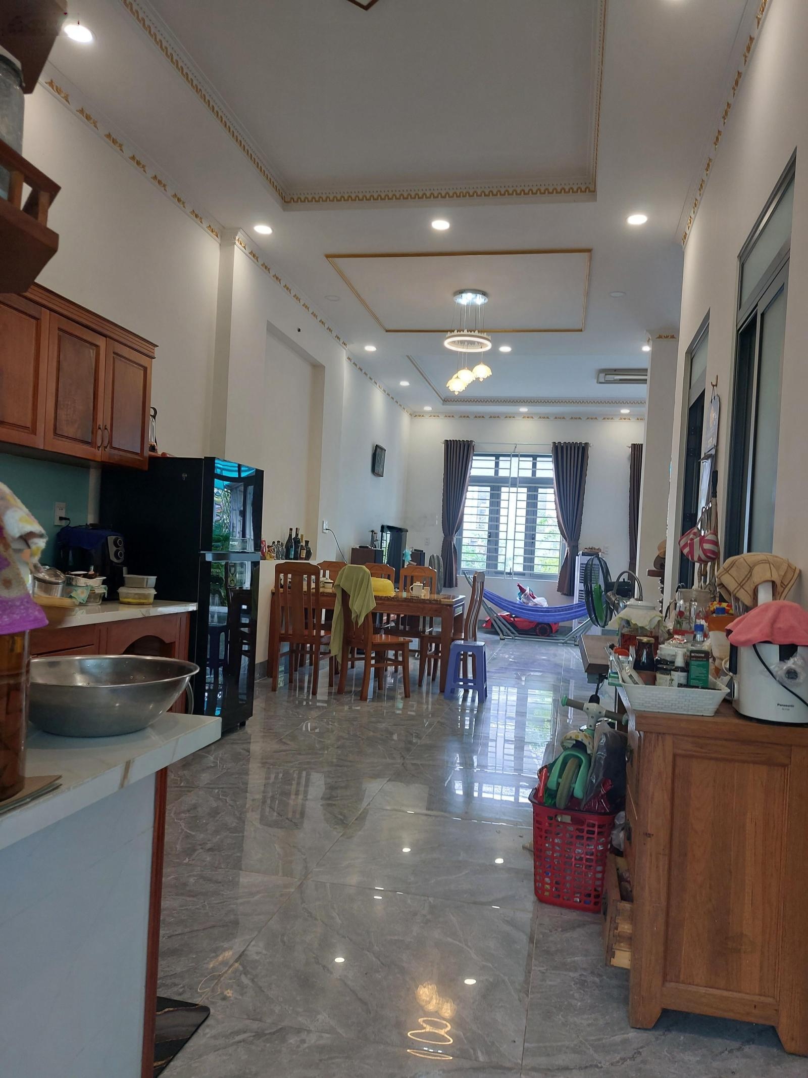 Nhà lầu sân vườn sổ riêng 252m2