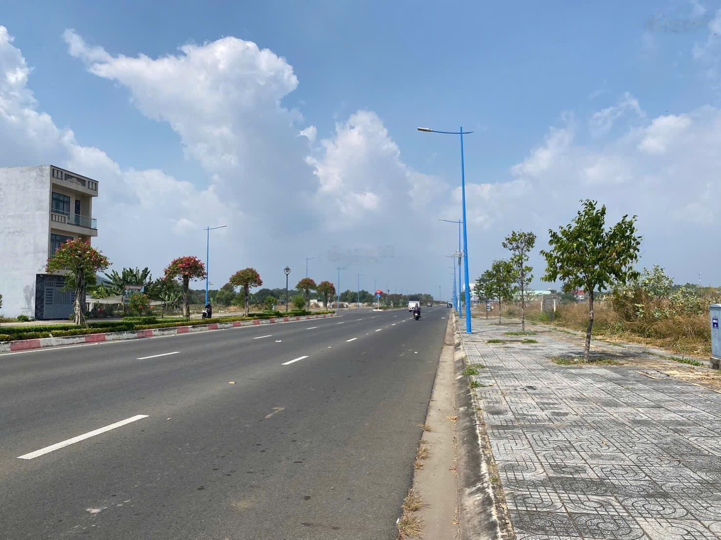 Bán đất mặt tiền đường 3/2 TP Bà Rịa phường Bà Rịa Tp Hồ Chí Minh ngộp cần bán chỉ 4tỷ3 7x20m 140m2