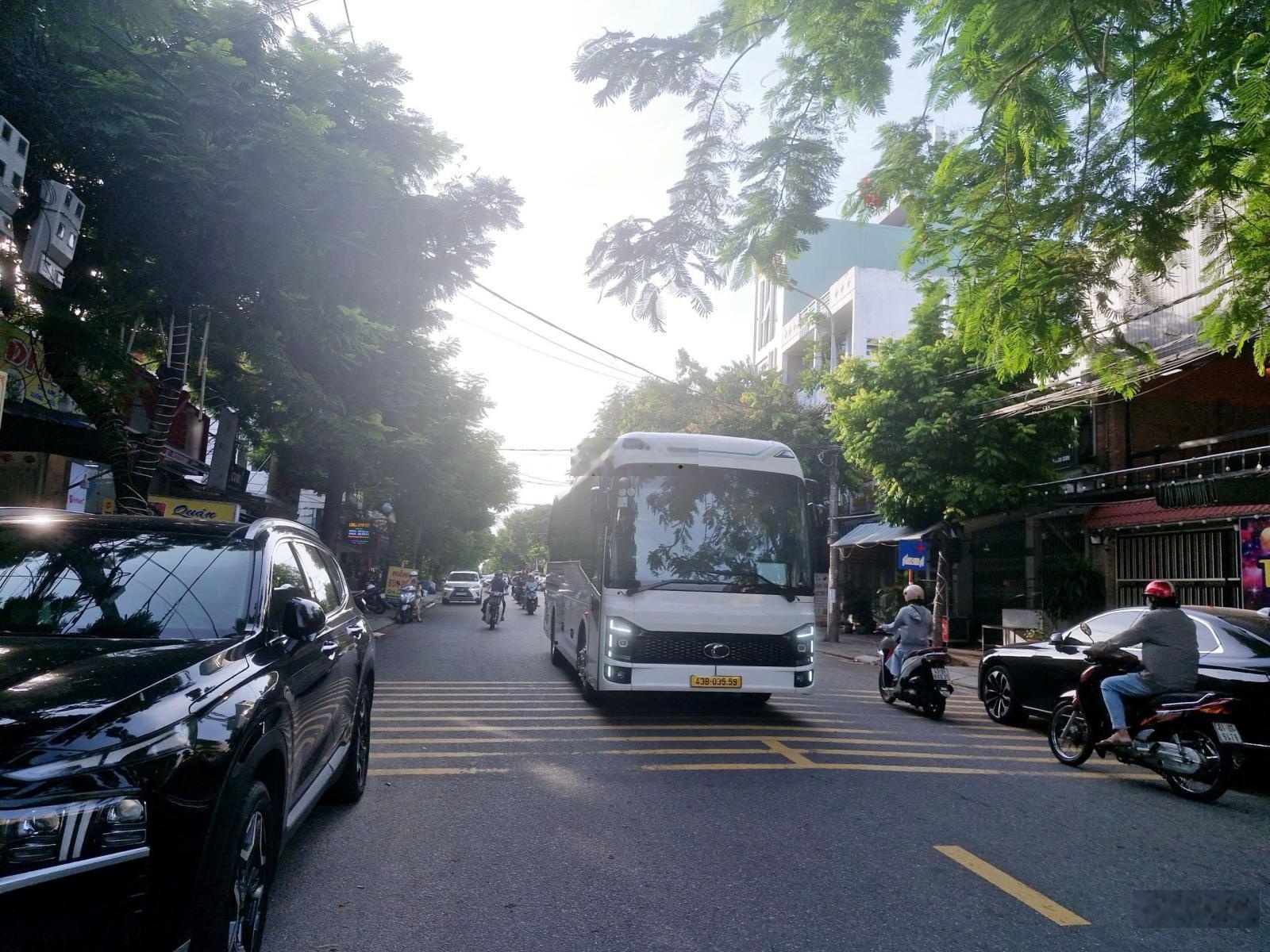 - Bán lô đất đường 10m5 Khúc Hạo Sơn Trà Nại Hiên Đông