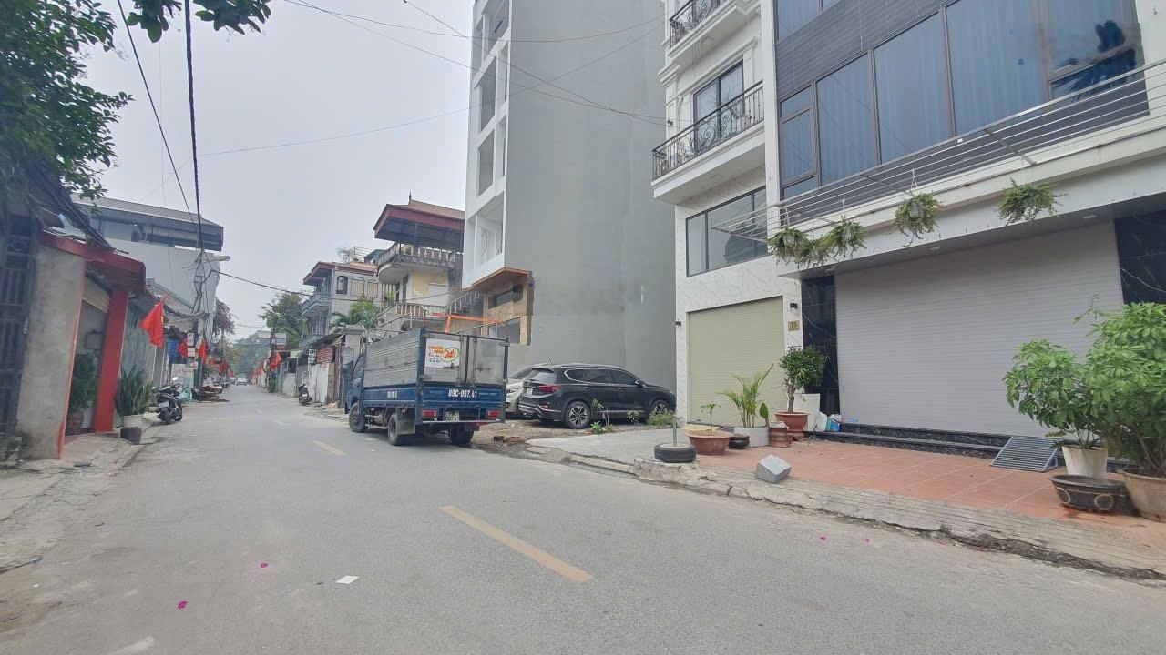 Đầu giá thạch bàn- đường vỉa hè -80m2 160tr/m2