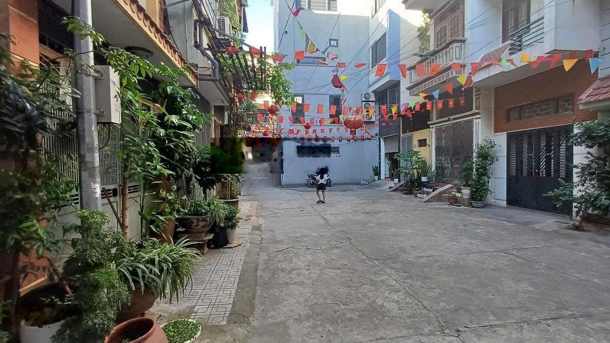 Bán nhà Phạm Văn Đồng - Phân lô ô tô đỗ cửa - Khu dân trí cao, cán bộ cao cấp - 37m2