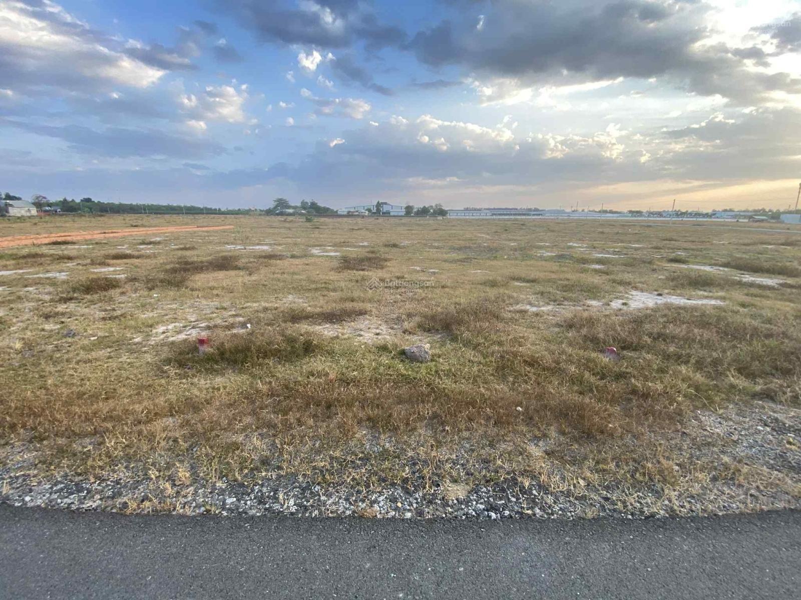 Bán đất mặt nhựa 32m đường Liên Phường. DT: 5*44m/100m2 TC. Giá chỉ hơn 500 triệu