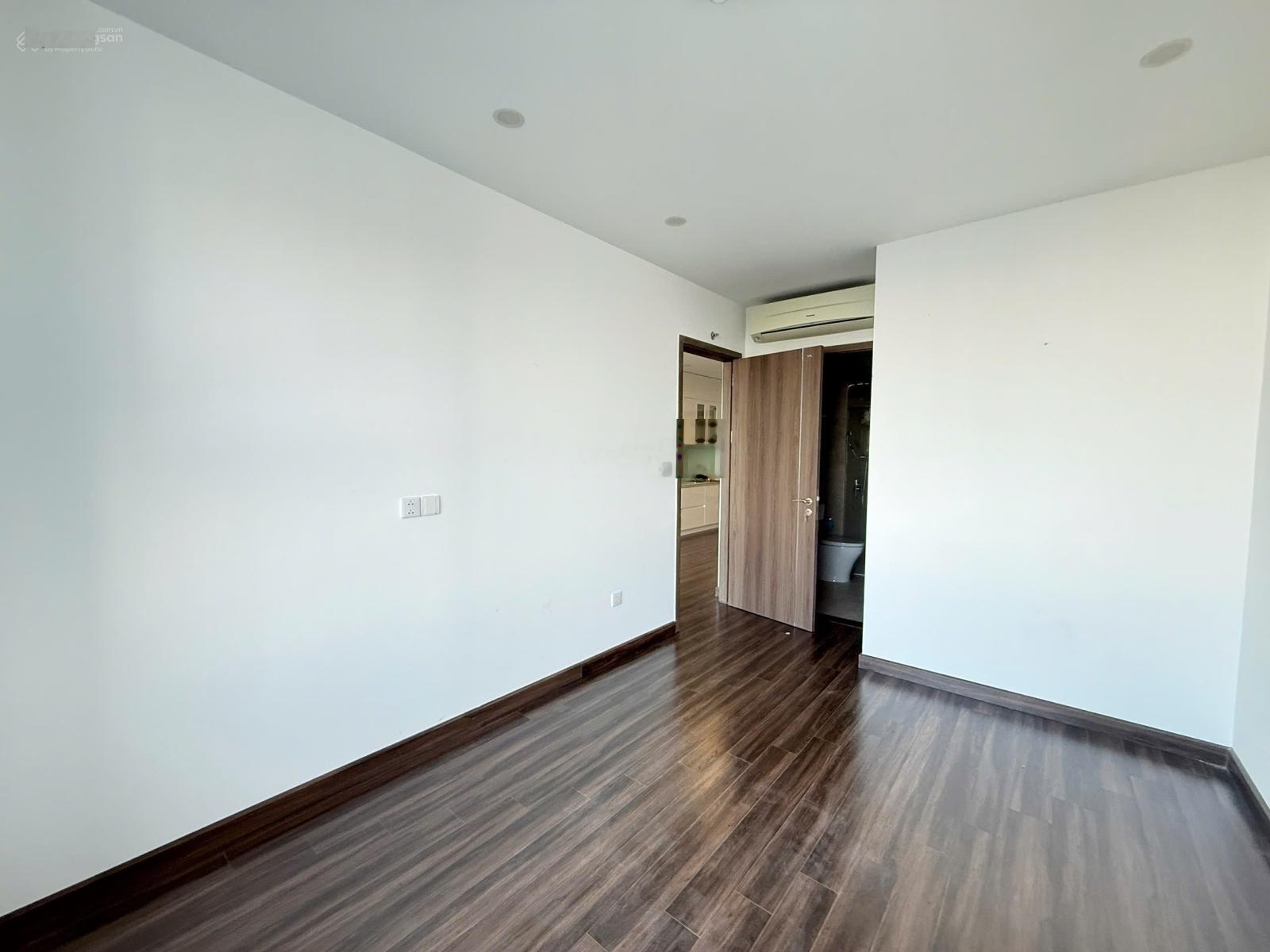 Cho thuê 2 ngủ 2 vệ sinh không đồ có tủ bếp + 3 điều hoà, giá 7triệu. 0377370924