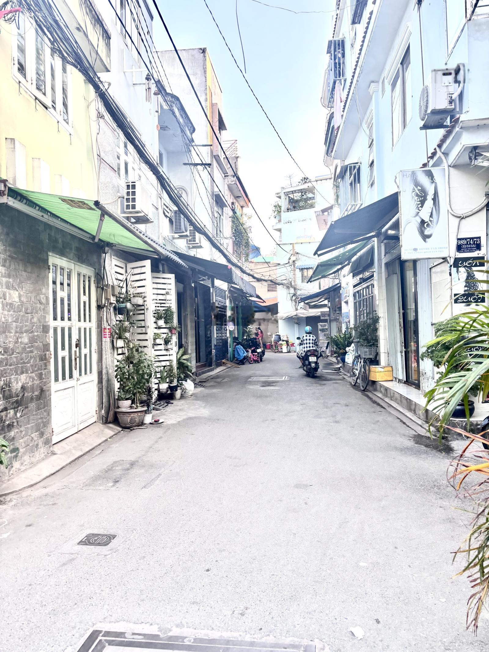 Nhà mới đẹp 3 tầng Kênh Tân Hoá, ngay chợ, hẻm nhựa 5m thông, giá 2,3 tỷ TL