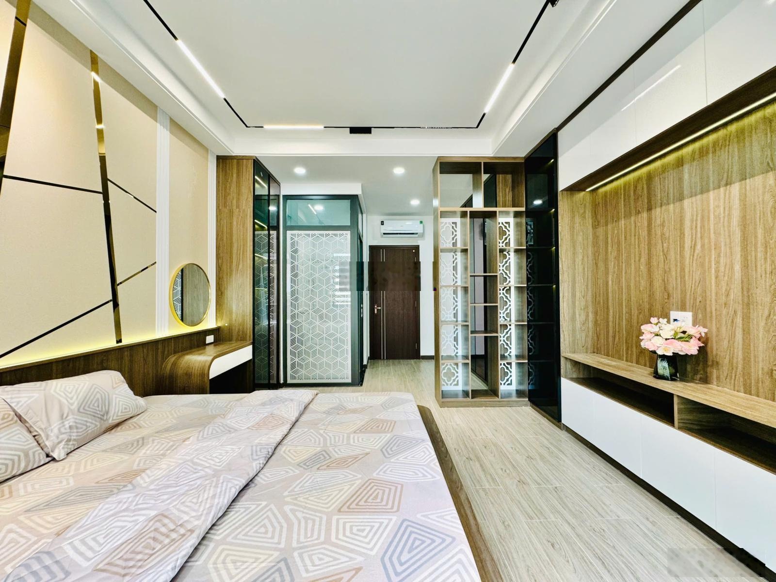 BÁN NHÀ LÊ THỊ HỒNG DT 4,8 X 18 Nhà 1tr 4 lầu, 5pn, 6wc Giá 16,8ty