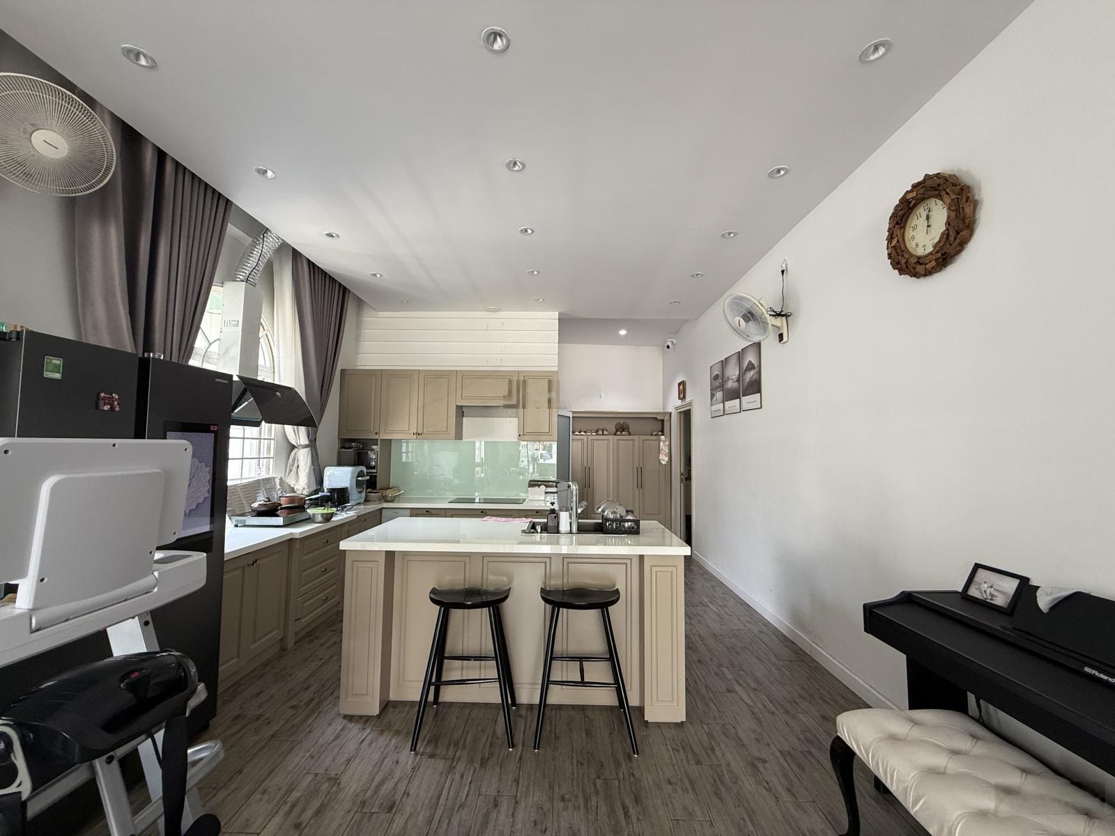 Bán nhà cấp 4 phong cách trẻ trung, tại thành phố bà rịa, tặng toàn bộ nội thất, : 200m2 giá 3.4 tỷ