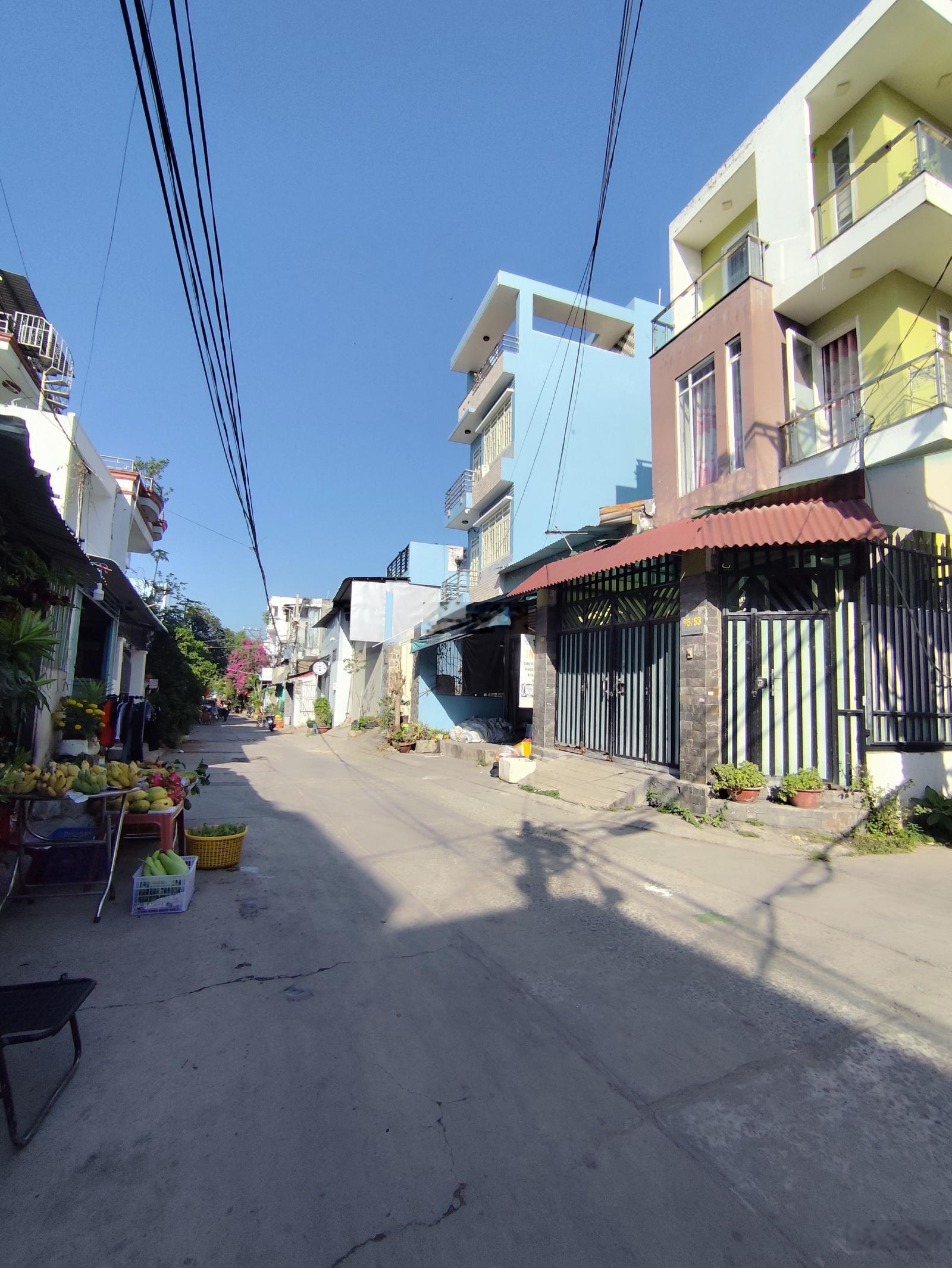 Chỉ 6,9 tỷ--5x18,5 = 97m2--nhà 2tầng-- mtkd chợ hồ học lãm - hẻm xe tải 7m thông nhà