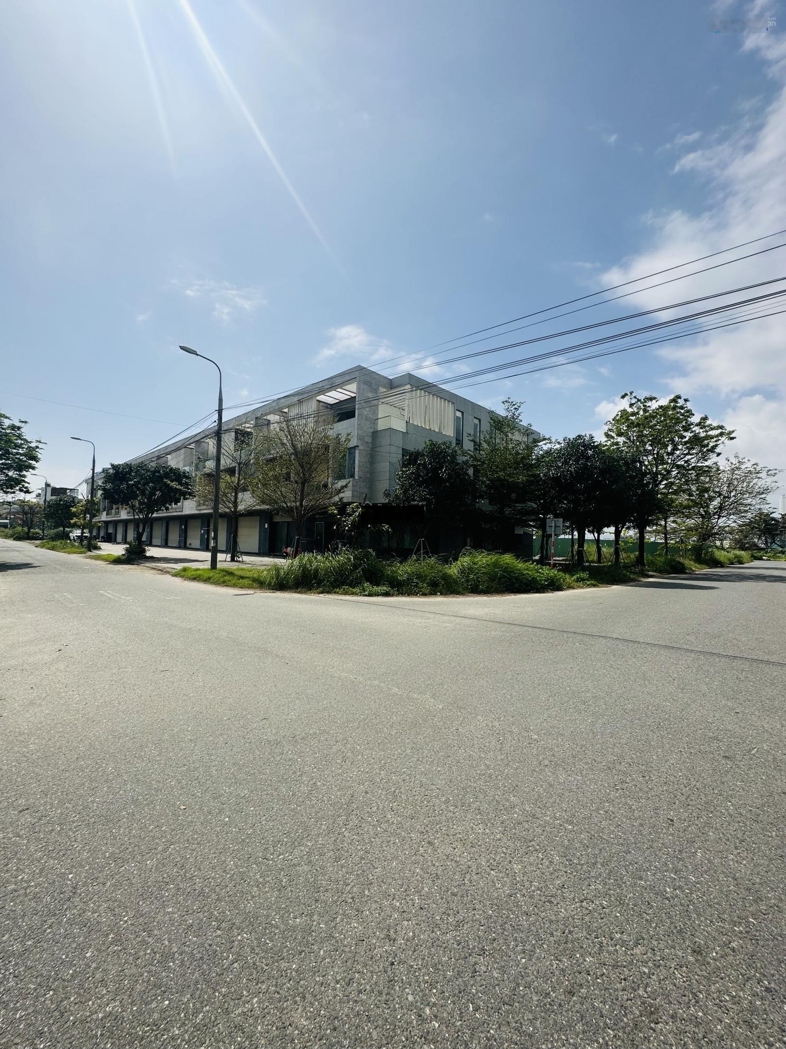 Shophouse 3 tầng 3 mặt tiền đường 10m5 Khúc Thừa Dụ . Sơn Trà - Diện tích 185m2 ngang 24m