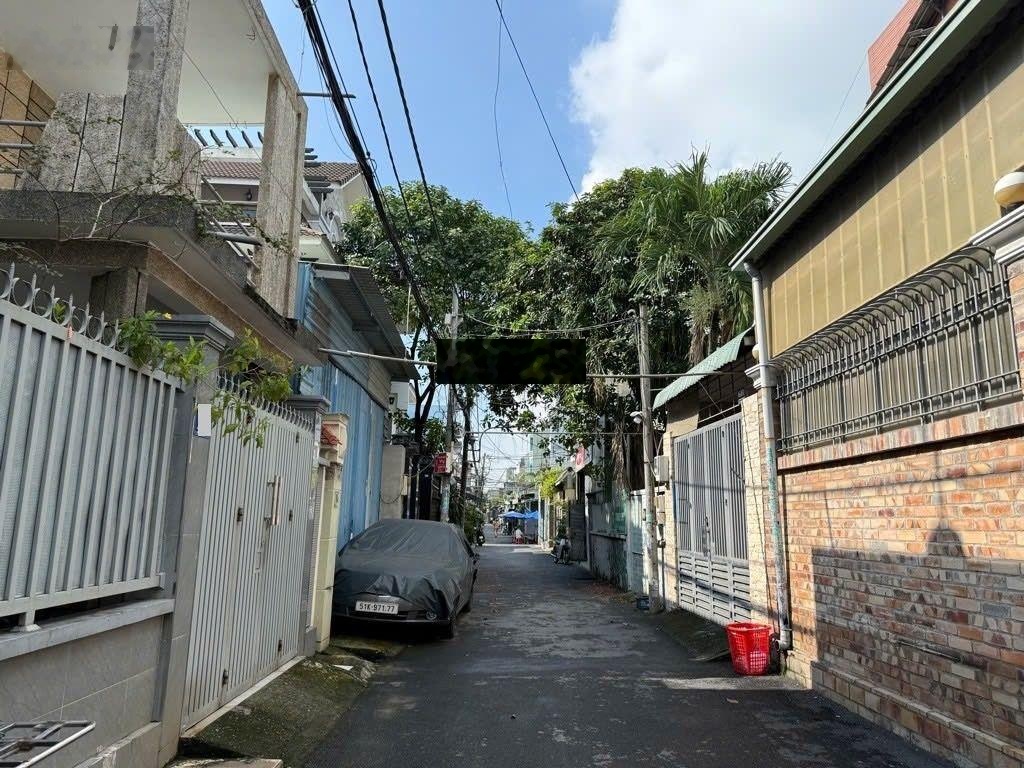 Chủ gấp bán giảm 4 tỷ còn 8.6 tỷ. nhà 2 tầng 120m mặt tiền chợ tam hà thủ đức