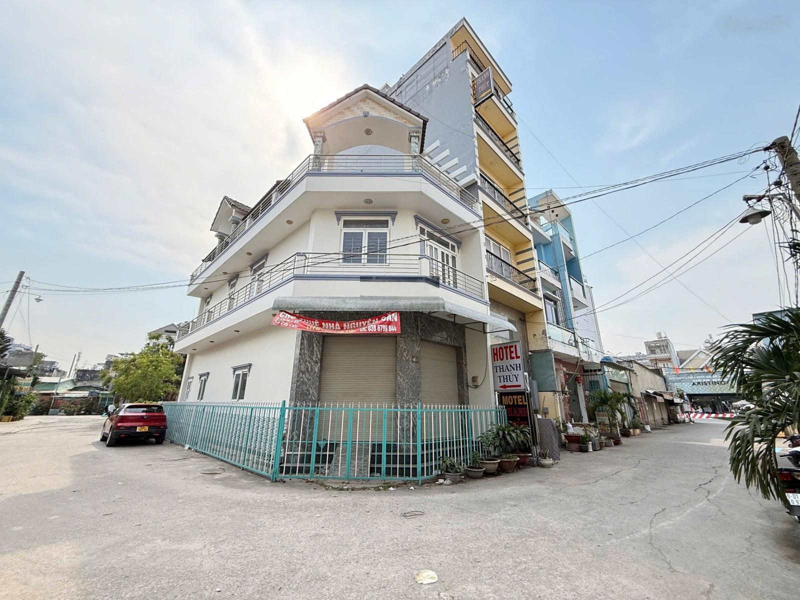 Khách sạn 5 - 18m dòng tiền lên tới 70tr/tháng 13p hẻm 8m thông vị trí đẹp tuyệt vời