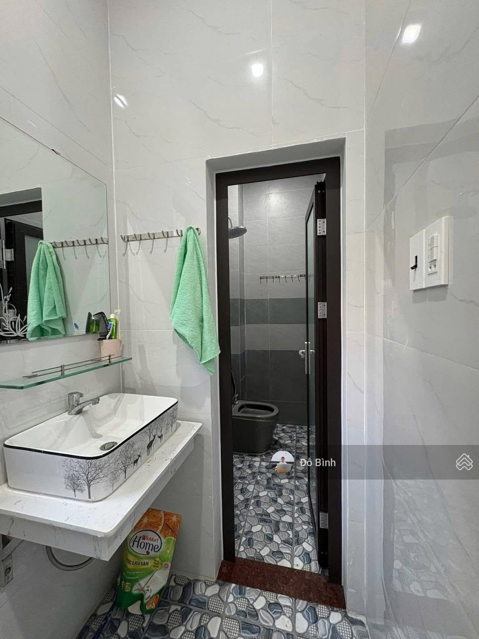 Cho thuê nhà 2 tầng mới xây: Đường Vạn Tường - sân ô tô - 2PN - 2WC