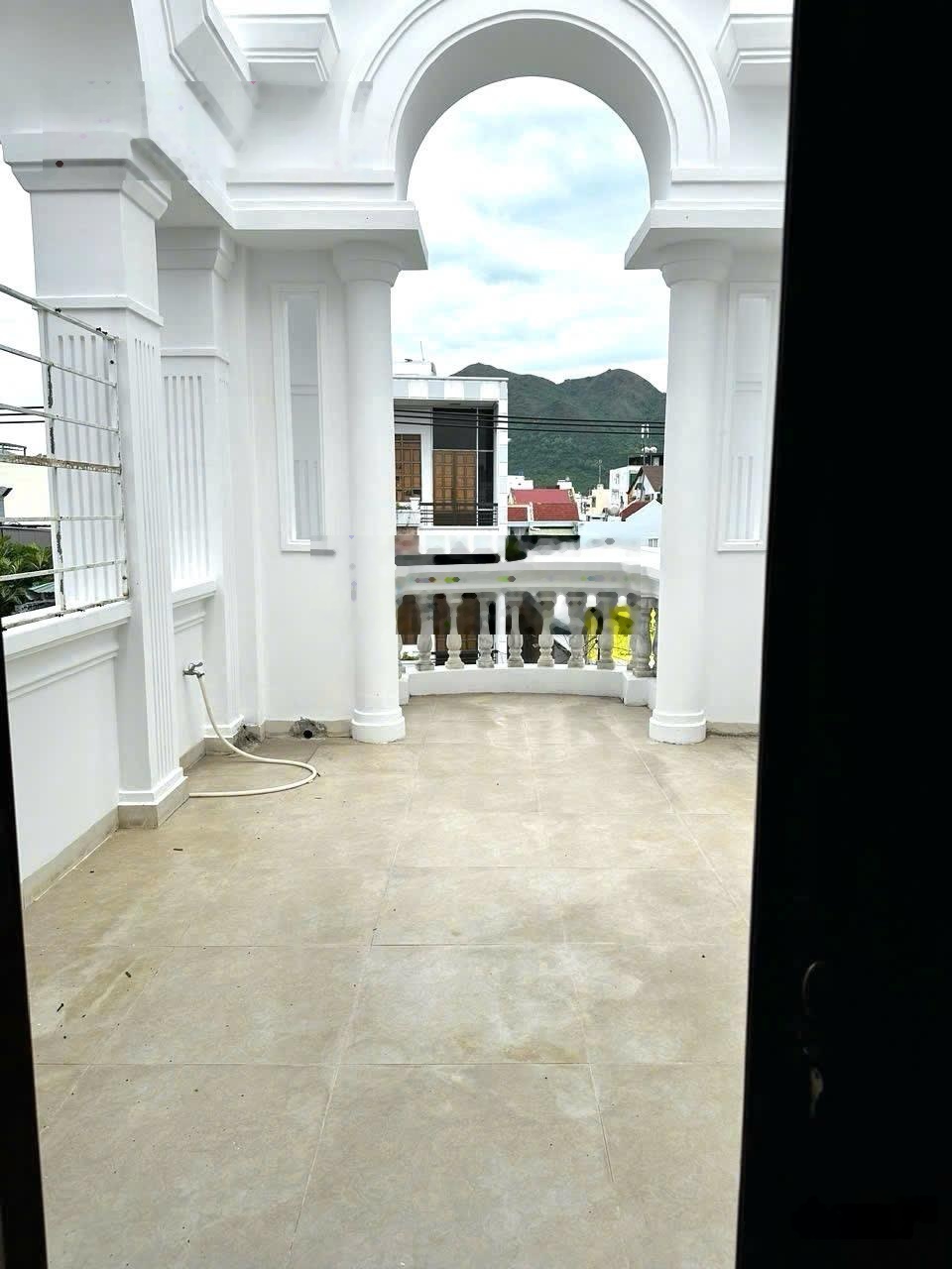 Cho thuê nhà mặt tiền bắc sơn - vĩnh hải, nam nha trang dt: 108,9m2 ngang 5m đường 16m