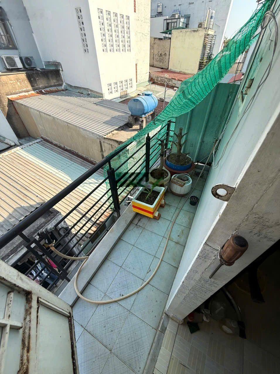 Bán nhà đẹp ở ngay chợ Tân Hương, 3 tầng, 26 m2 , chỉ nhỉnh 3 tỷ. Nhà cao ráo đẹp lắm quý vị ơi.