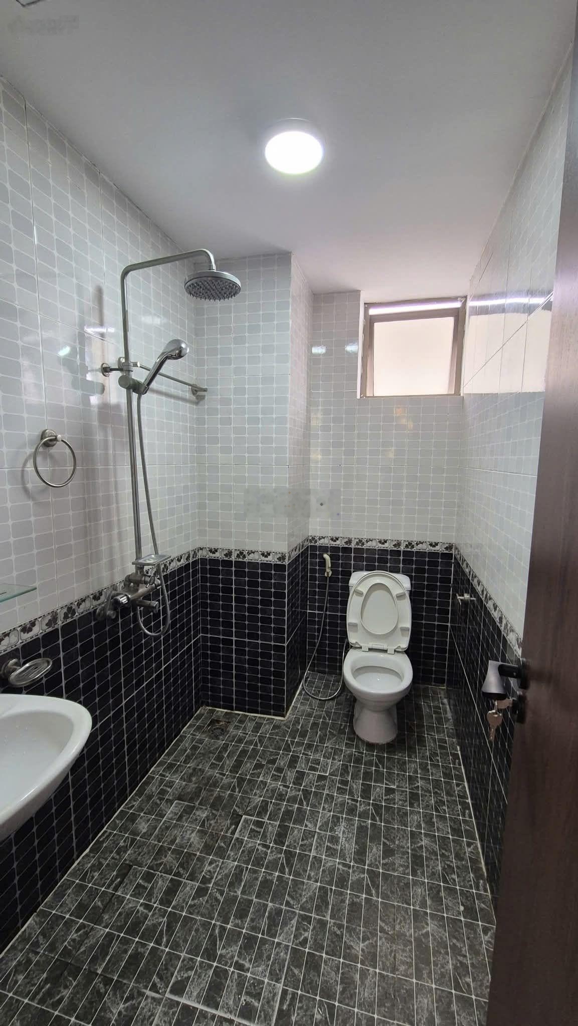 BÁN GẤP CĂN GÓC 70m CT4 KĐT XA LA HÀ ĐÔNG Diện tích: 70m Thiết kế: 2 phòng ngủ 2 vệ sinh,sđcc.