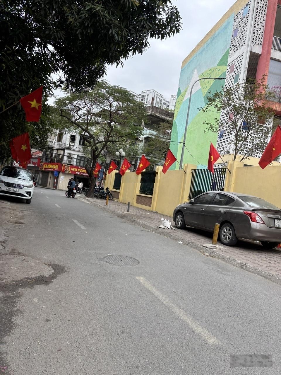 Nhà đẹp hoàng mai 5 tầng- 21m2-6,1 tỷ- gần hồ đền lừ -full nội thất -ở ngay