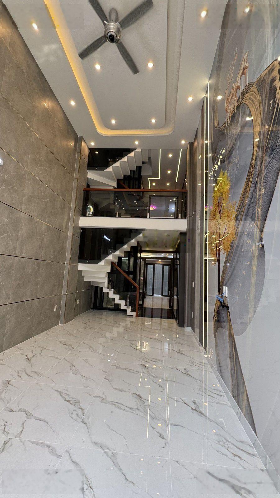 Nhà đẹp ở ngay trong Tết - Hẻm 6 m đường Lương thế Vinh. 66m2 - 5 tầng full nội thất - nhỉnh 8 tỷ .