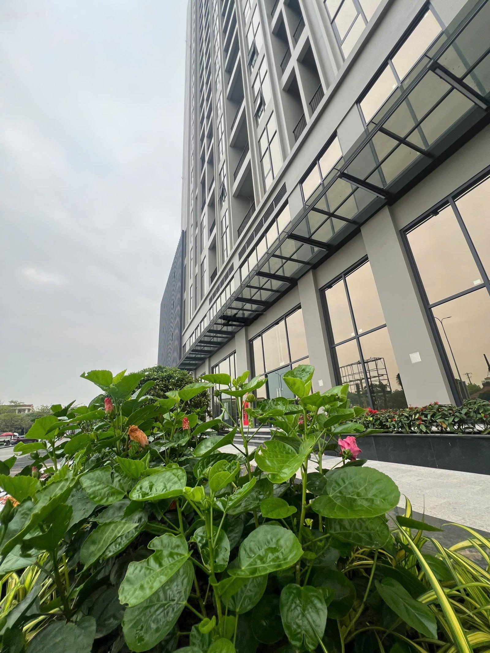 Bán căn hộ 3 phòng ngủ 100m2 mặt phố, ngay ga tàu Metro, sẵn sổ công chứng ngay, giá tốt