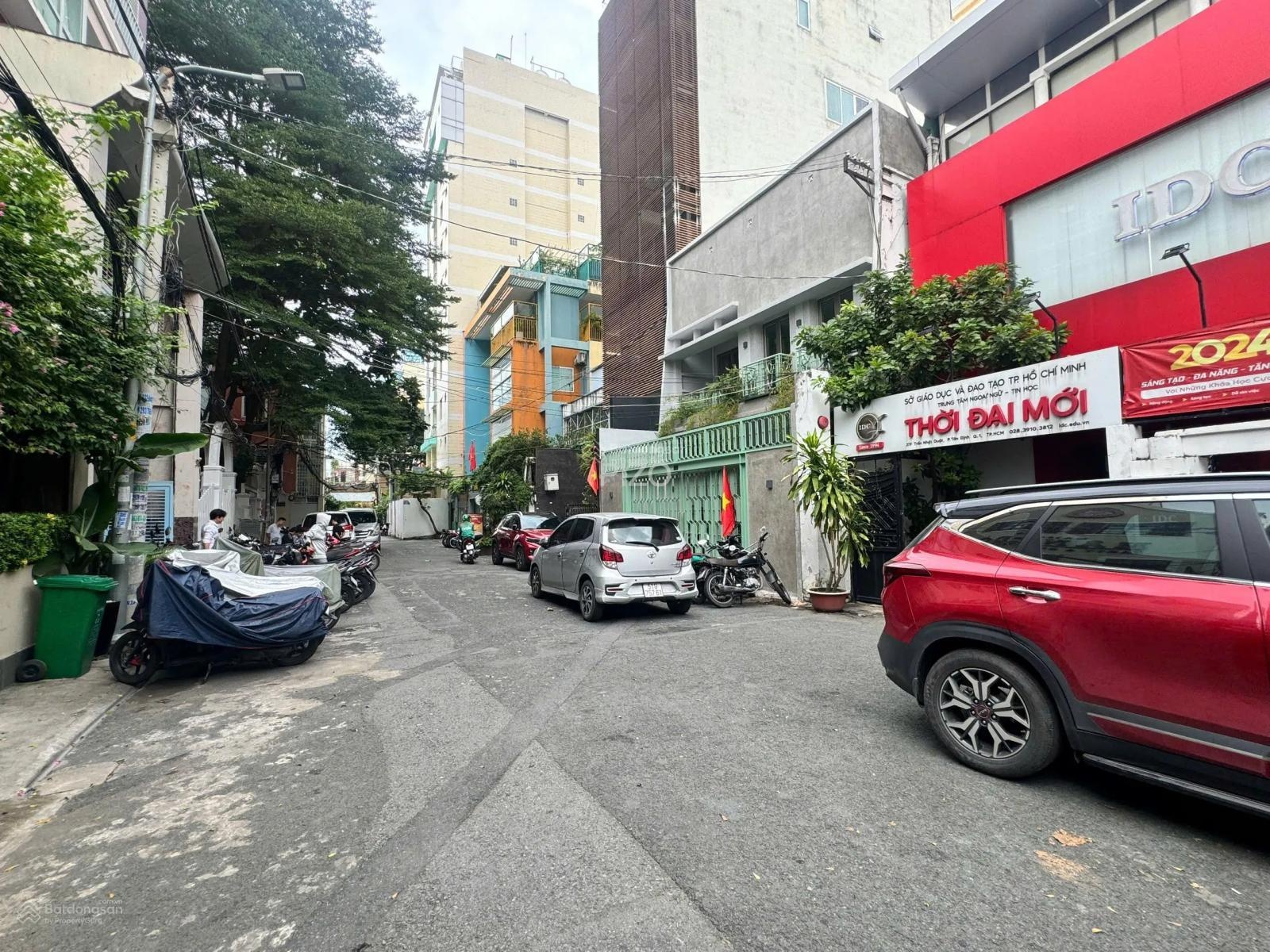 Giá 11.8 tỷ Rẻ nhất phường Tân Định,HXH Trần Khắc Chân Quận 1 (DT: 6.5mx10m), CN:65m2 tiện xây lại